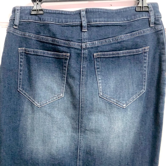 NEW YORK & CO fringe hem jean skirt medium wash size4/size5-6 runs a bit big NWT - Picture 9 of 12